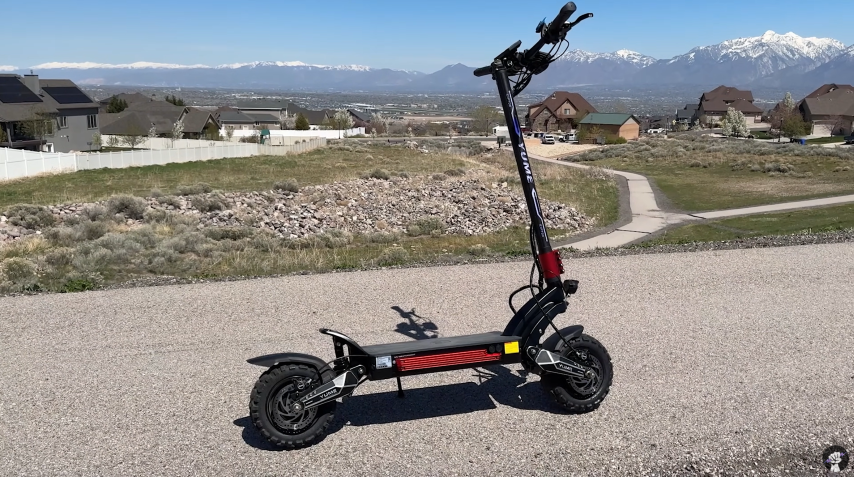 Yume Raptor - A powerful, feature-rich scooter suitable for experienced riders looking for an upgrade from entry-level models.