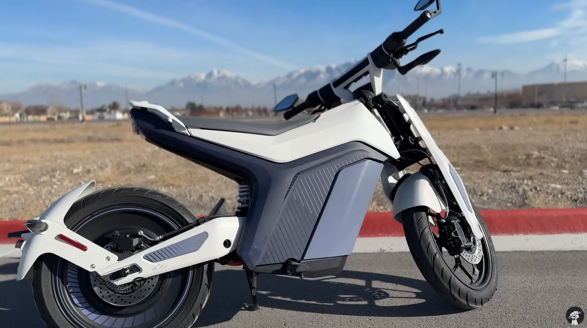 Naxeon I Am - Motorcycle style Electric Bike